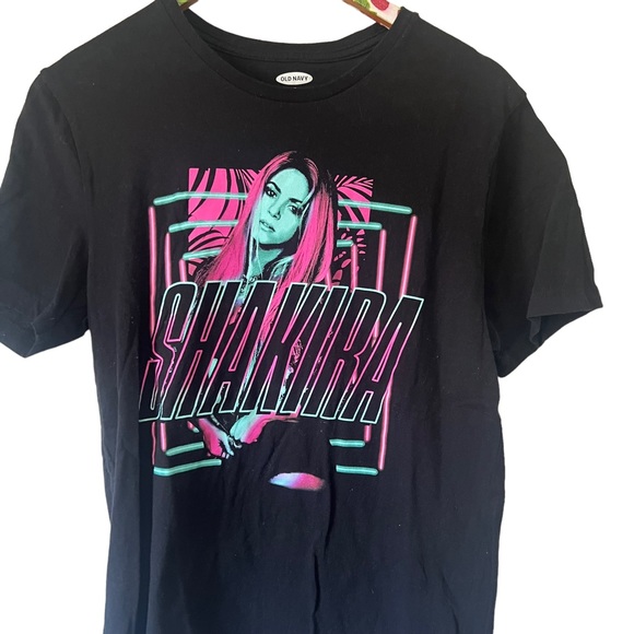 Old Navy Unisex Shakira T Shirt Short Sleeve Size M - Picture 2 of 4